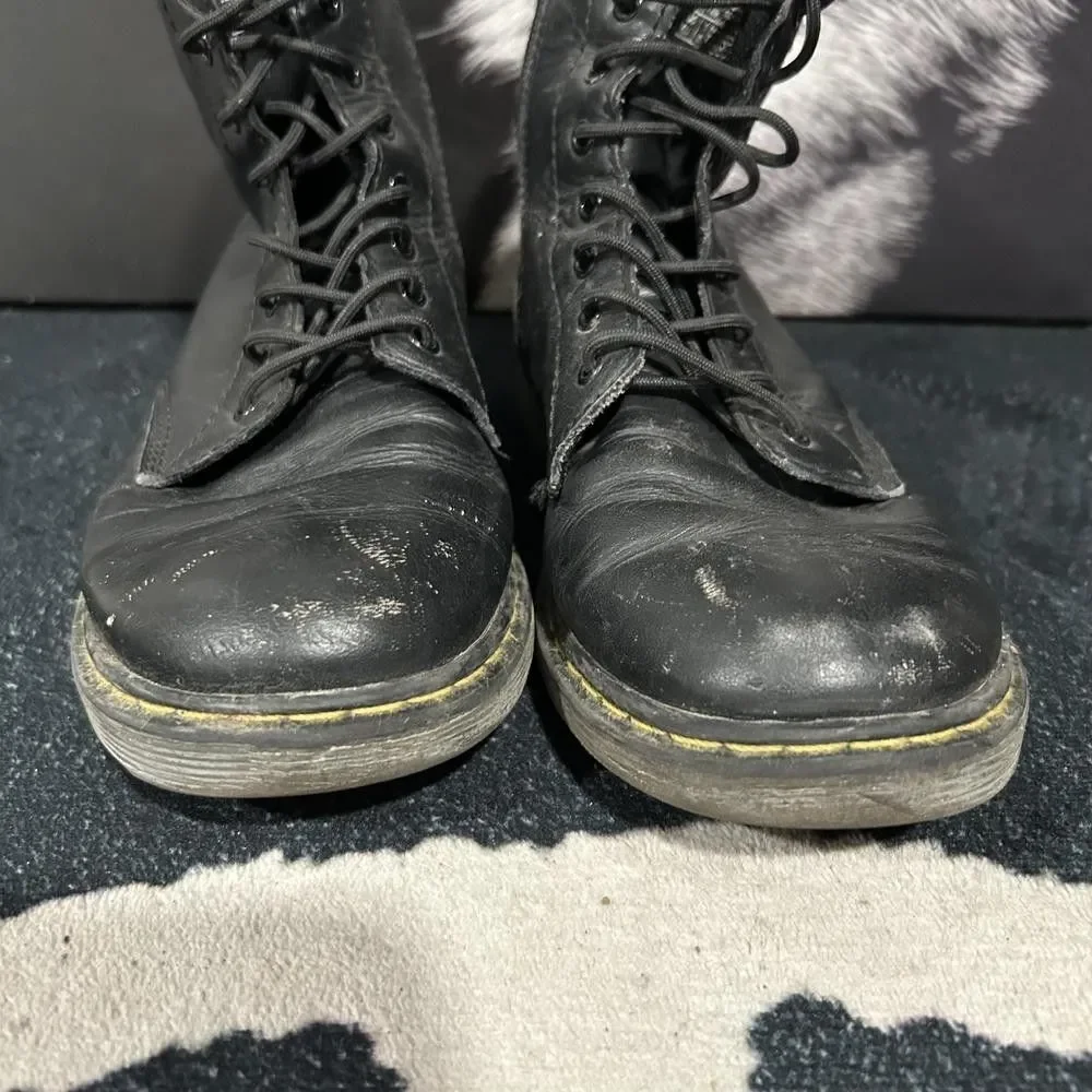 Dr. Martens Delaney AW004 Combat Boot Unisex M4/W5 Black Leather Side Zipper